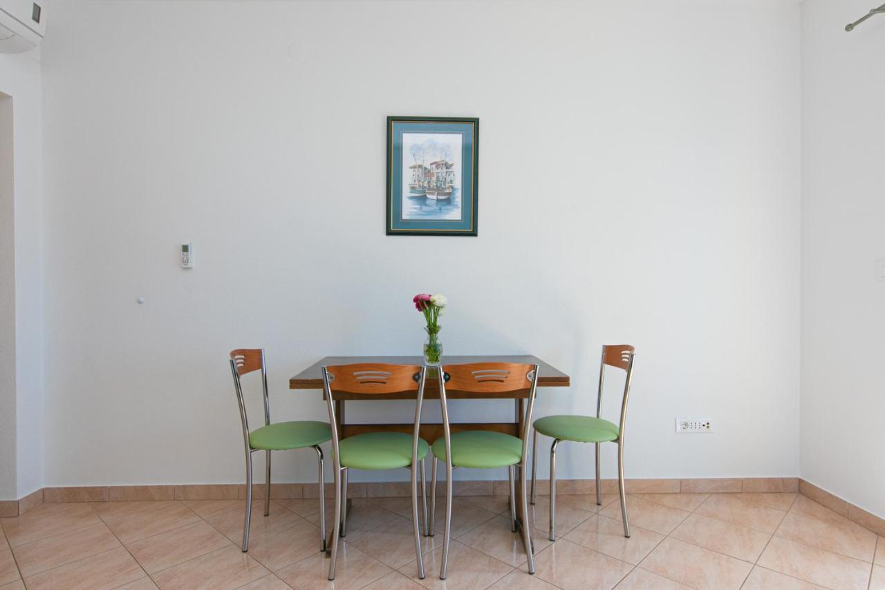 Apartments By The Sea Igrane, Makarska - 20014 Esterno foto