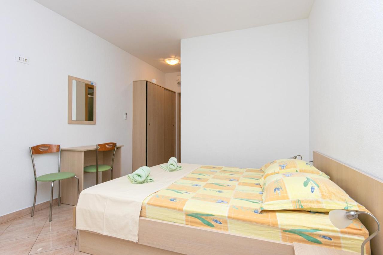 Apartments By The Sea Igrane, Makarska - 20014 Esterno foto